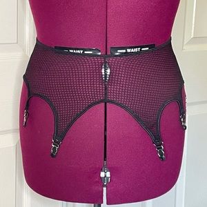 Black fishnet garter belt w/ 6 garters size M Medium